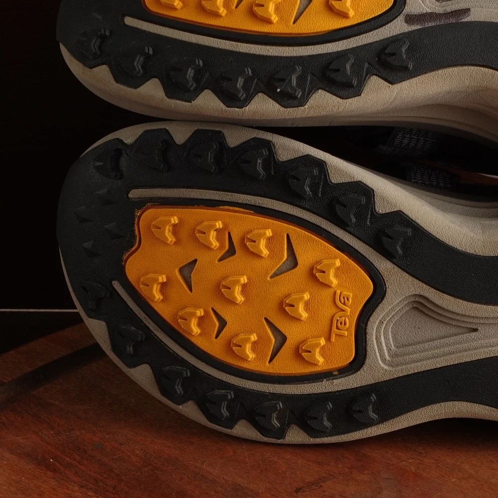 Teva Sandals Mens SZ 8 BLK Tan Aventrail R2T Outdoor Gorpcore Trail Running Shoe